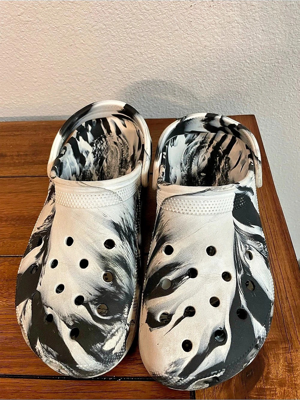 Crocs Classic Marbled Clog Black & White Unisex